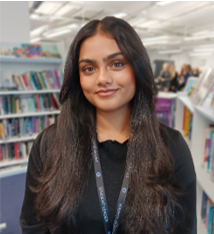 A person in a library

AI-generated content may be incorrect.